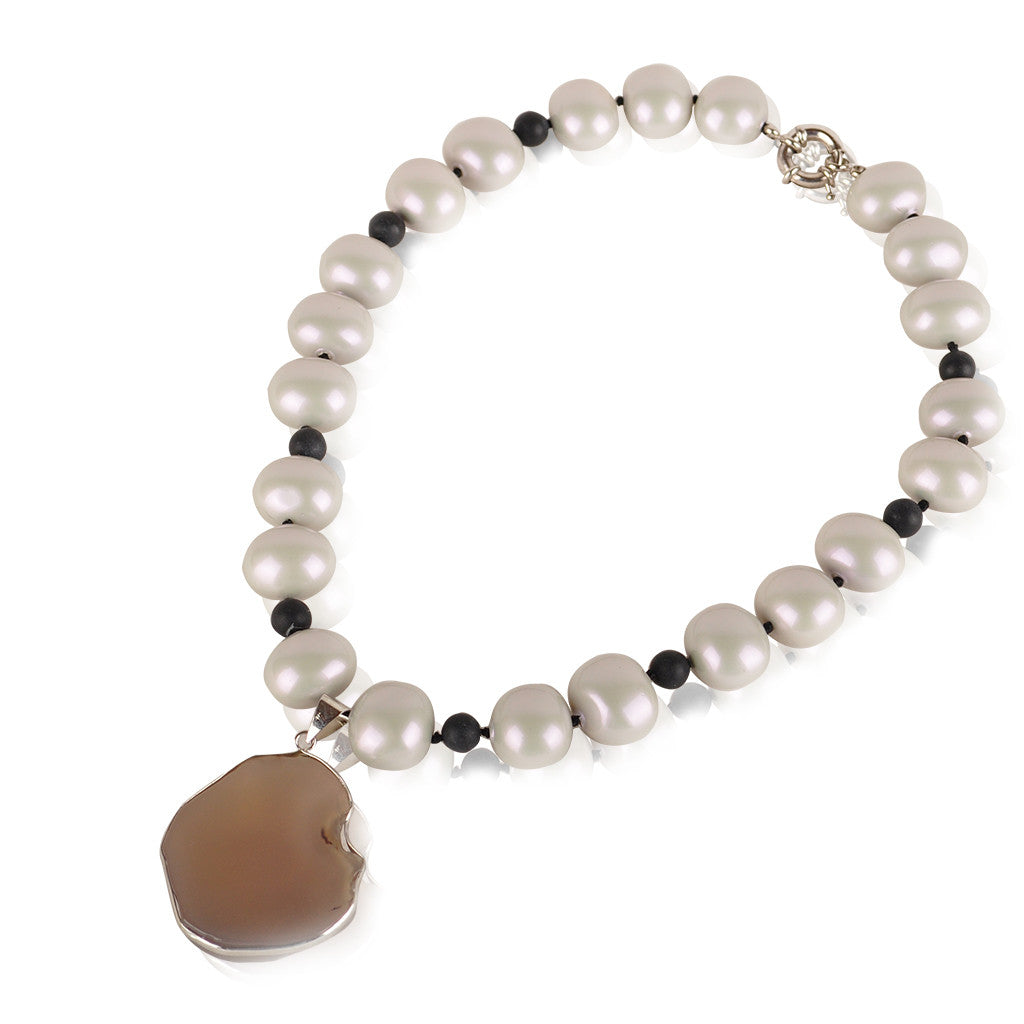 Shell Pearl String with Quartz